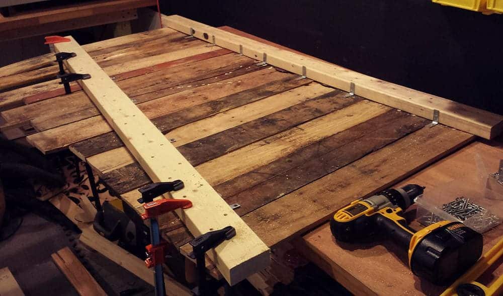 fixation du plateau en bois