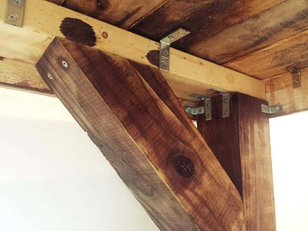 fixation des pieds de bureau