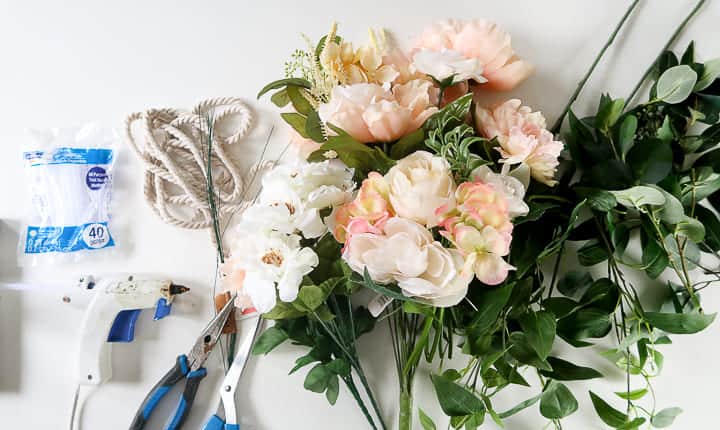 équipement pour réaliser guirlande fleurs