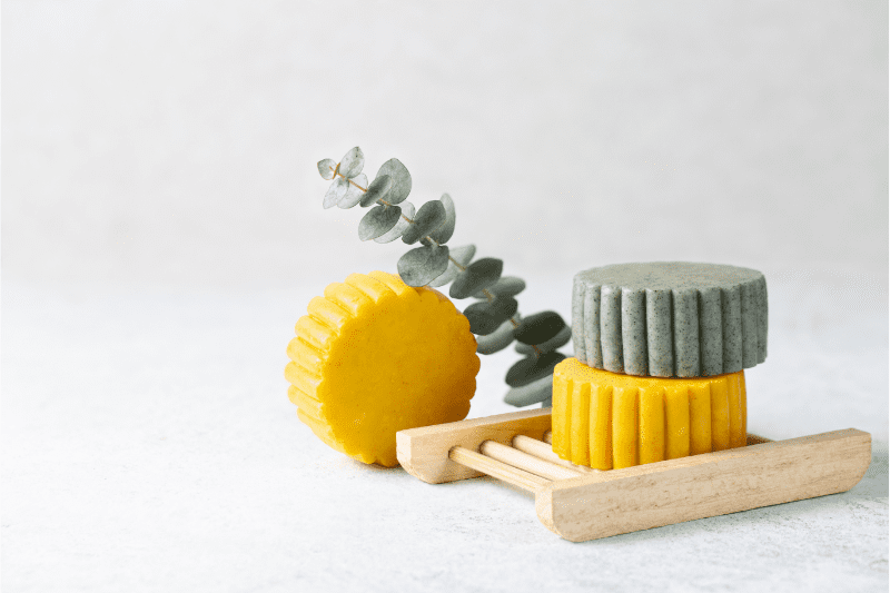 galets shampoings solides jaune et gris